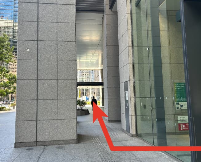 にしたんARTクリニック東京丸の内本院へ東京駅から徒歩で向かう道順を説明した画像