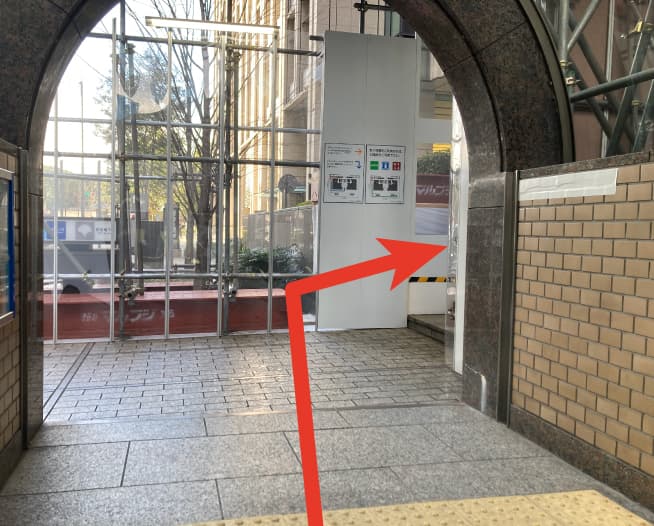 にしたんARTクリニック東京丸の内本院へ東京駅から徒歩で向かう道順を説明した画像
