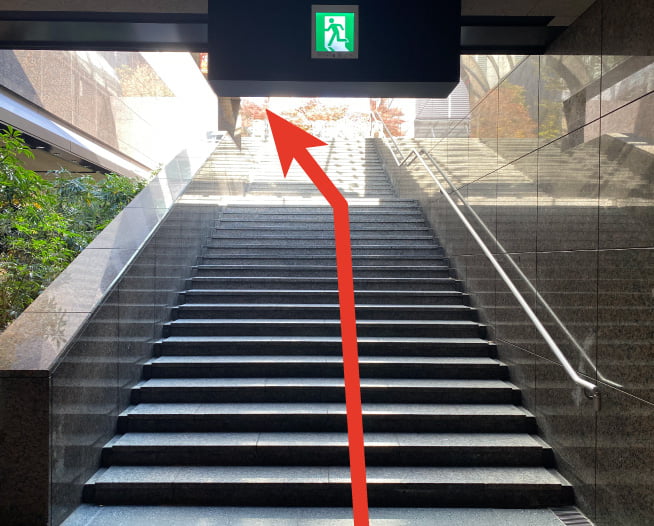 都営地下鉄三田線大手町駅からにしたんARTクリニック東京丸の内本院への道順を説明した画像